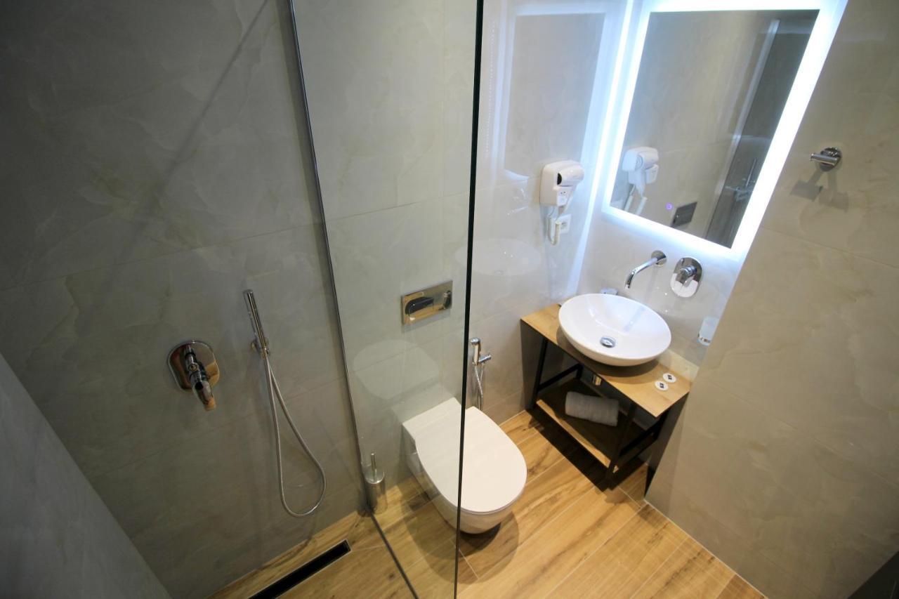 F&J Hotel ซารานเดอ ภายนอก รูปภาพ