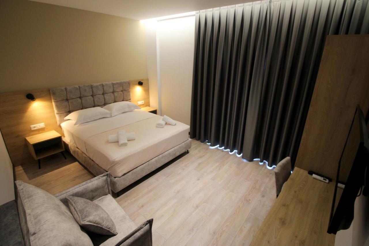 F&J Hotel ซารานเดอ ภายนอก รูปภาพ